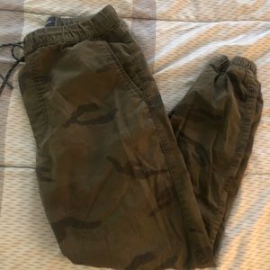American eagle camo joggers
